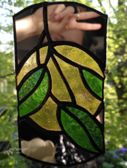 mirror_with_leaf_motif